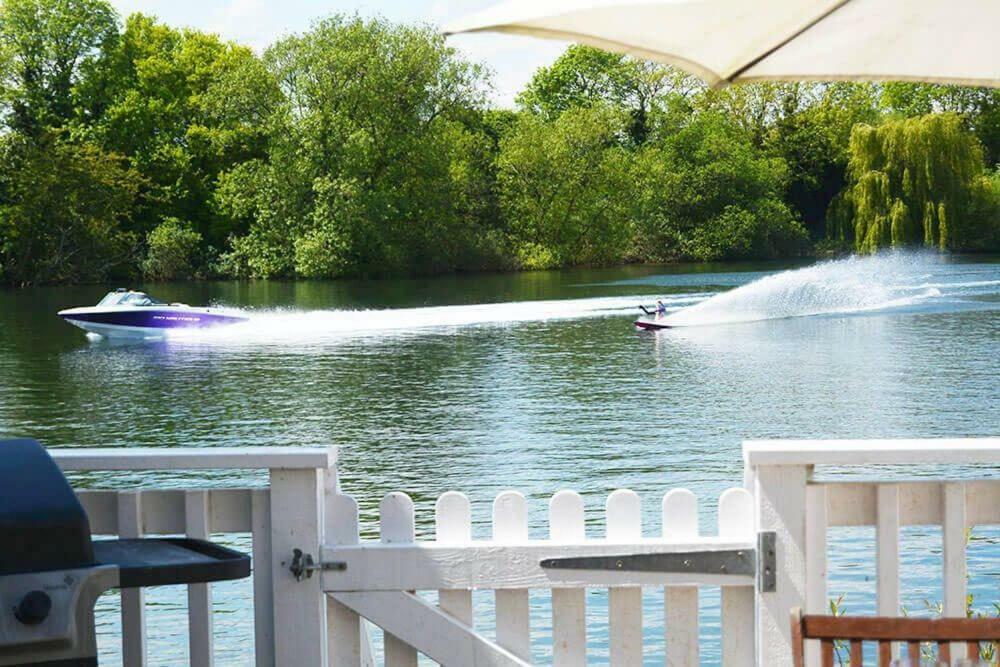 Mallard Lodge Cirencester Eksteriør bilde